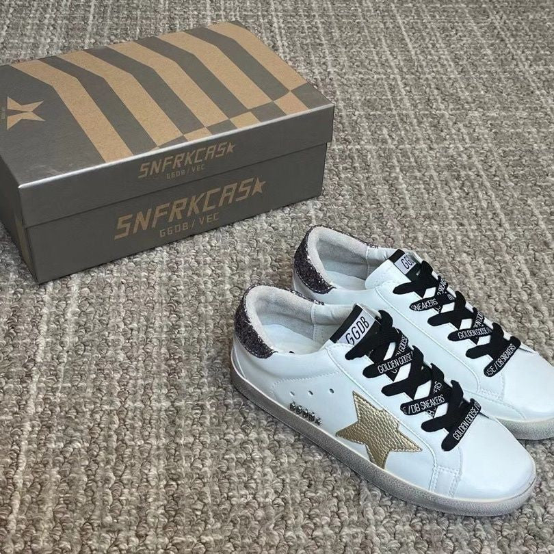 New Second-Generation Distressed Leather Sneakers 1026042111