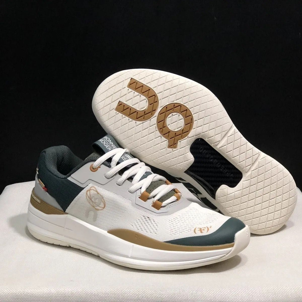 Men's and Women's Casual Tennis Shoes 1026042301
