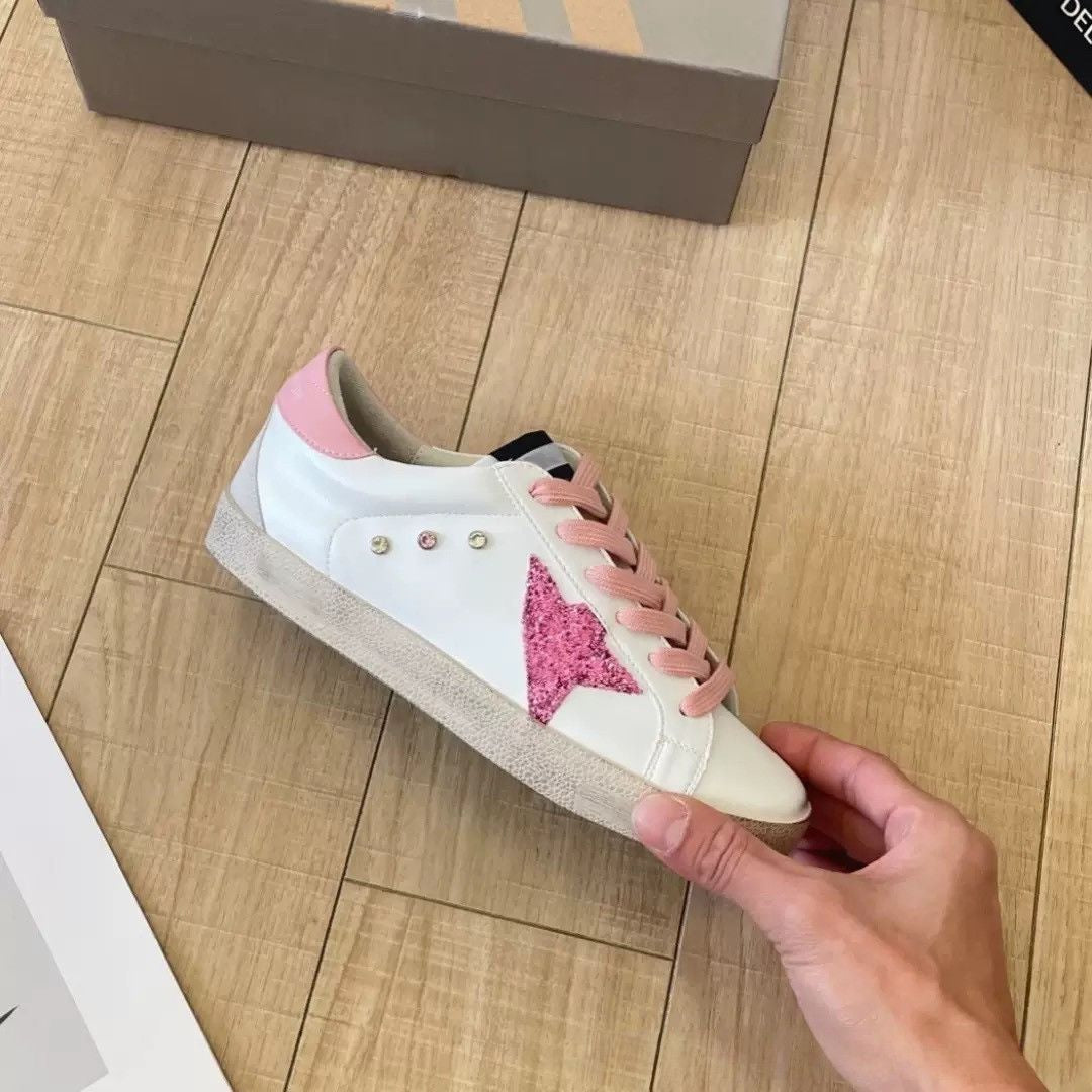 New Second-Generation Distressed Leather Sneakers 1026042111