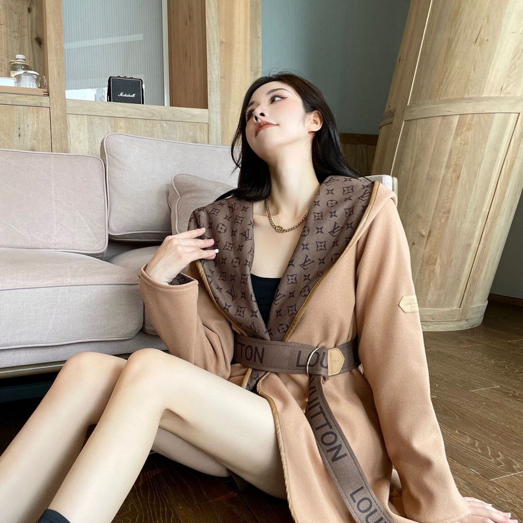 New Fashion V Logo Elegent Women's CoatsPD0520231103