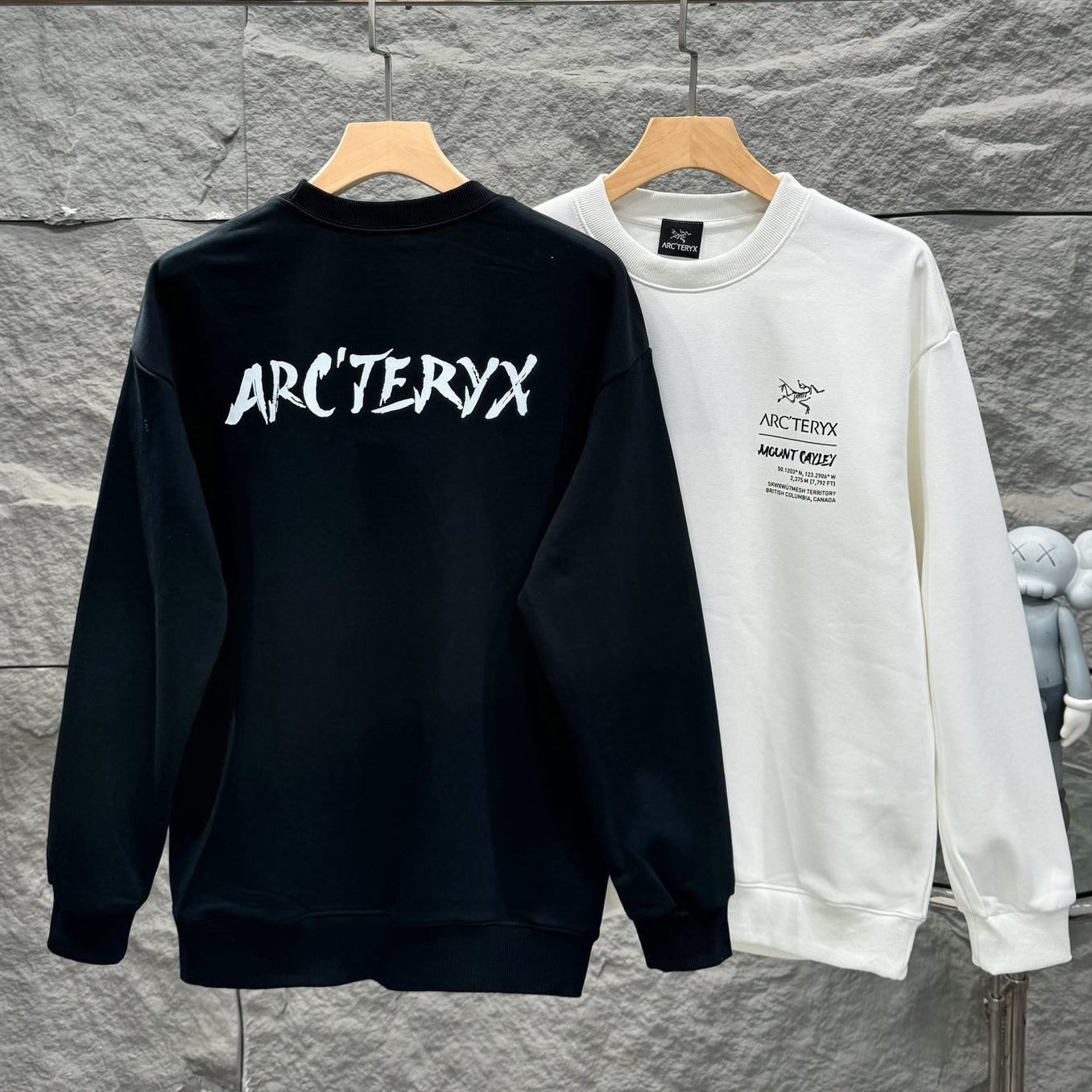Unisex Round-Neck Terry Sweatshirt 1026042218