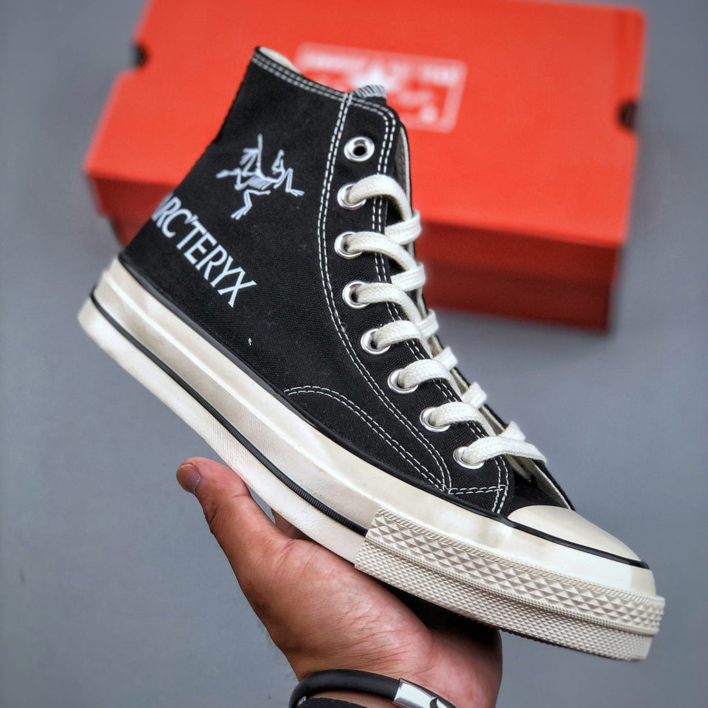 Classic Graffiti Limited Edition Canvas Sneakers 1026042206