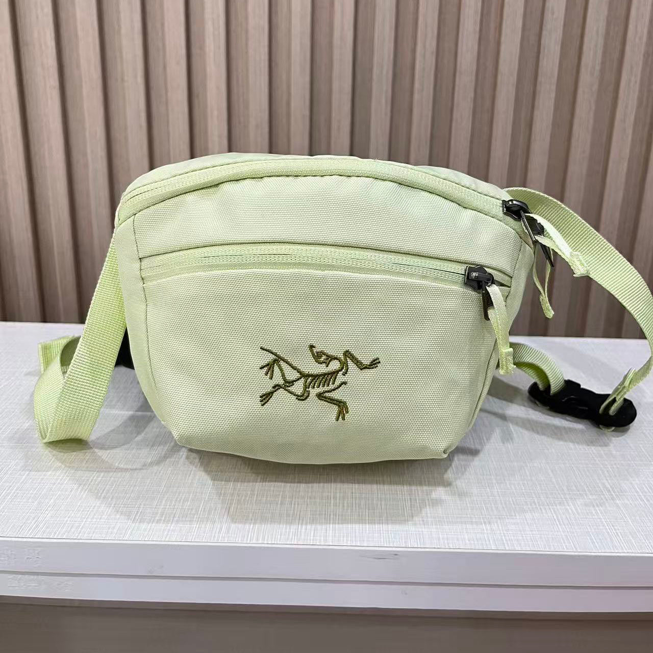 New Stylish and Versatile Crossbody Bag 1026042219