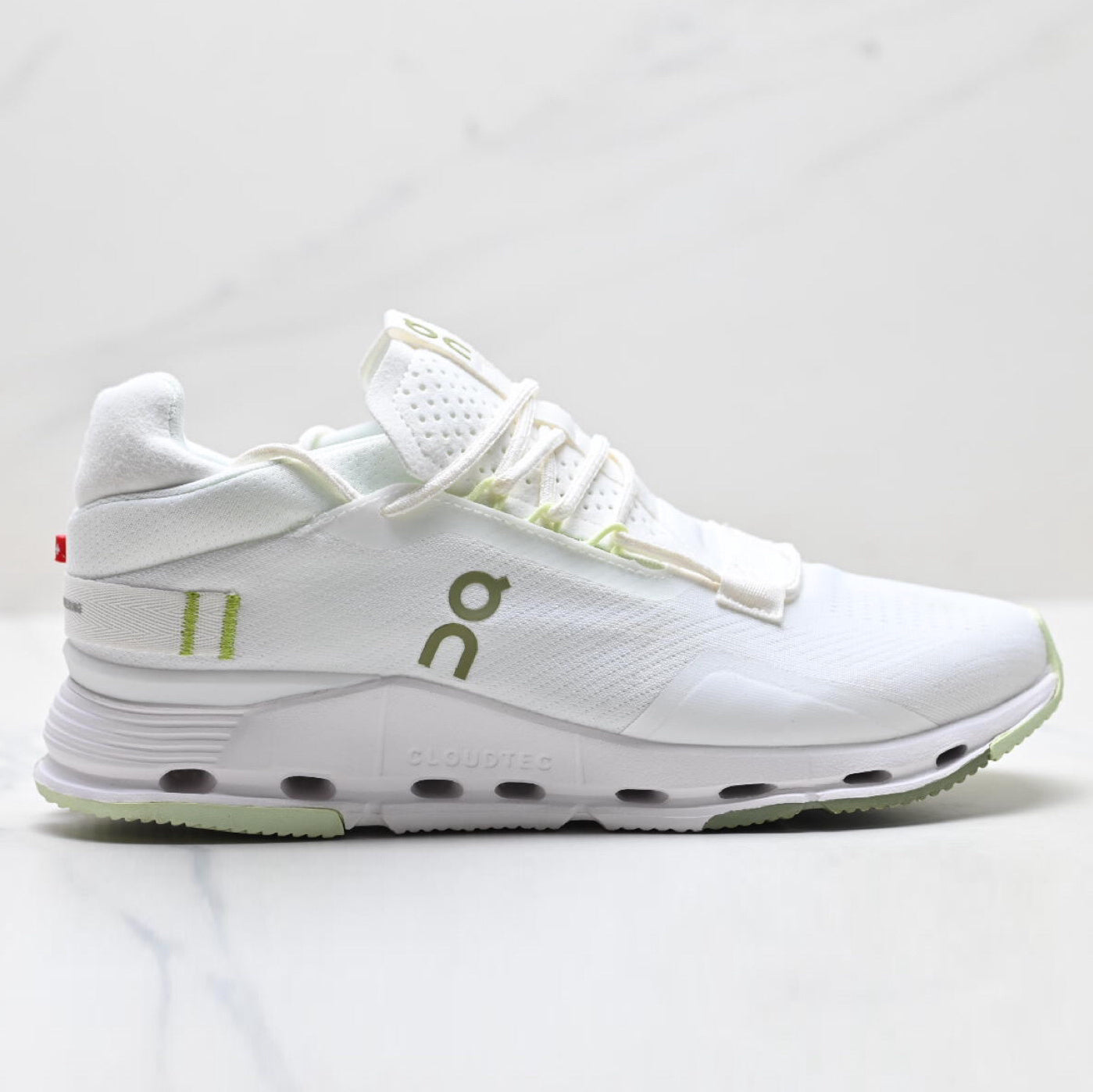 Comfortable and stylish running shoes 1026042314