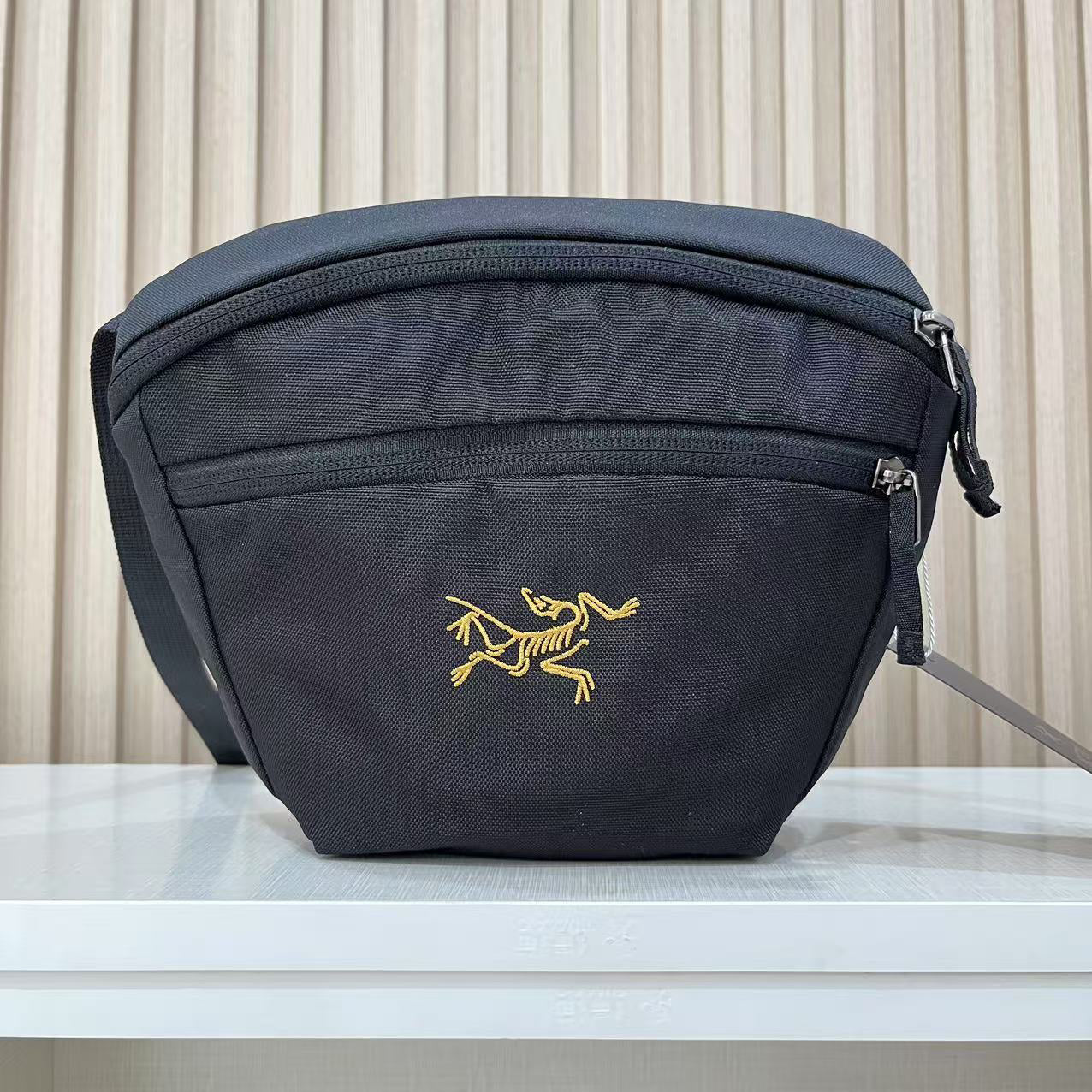 New Stylish and Versatile Crossbody Bag 1026042219