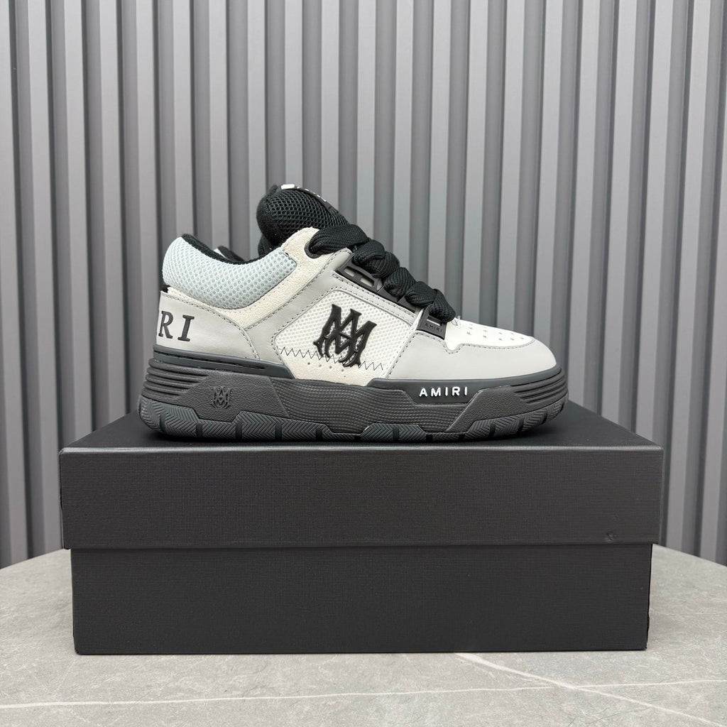 Men's and Women's Leather Sneakers 1026060405