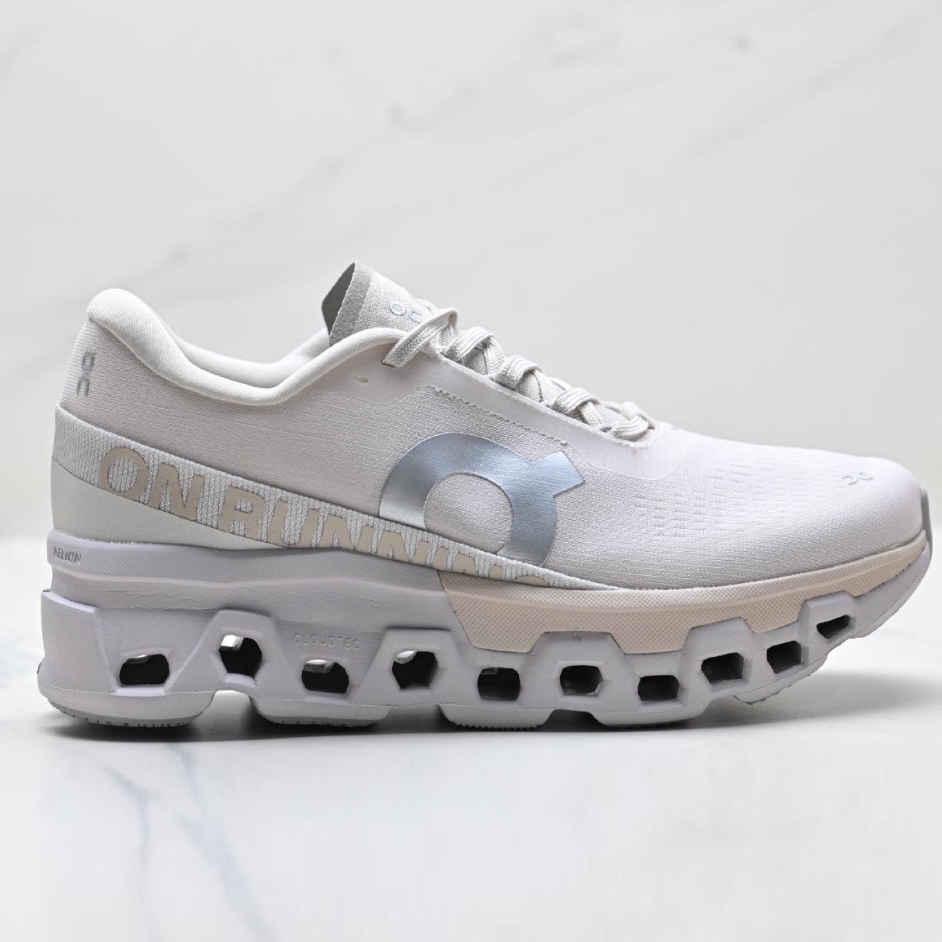 Comfortable and stylish running shoes 1026042315