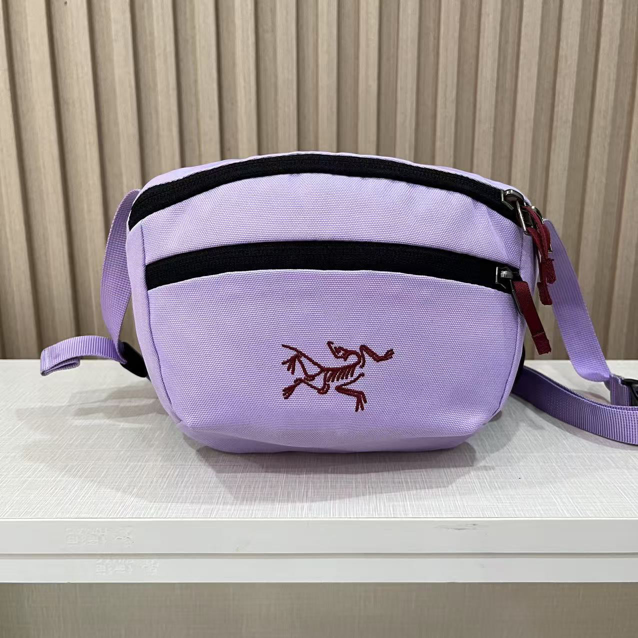 New Stylish and Versatile Crossbody Bag 1026042219