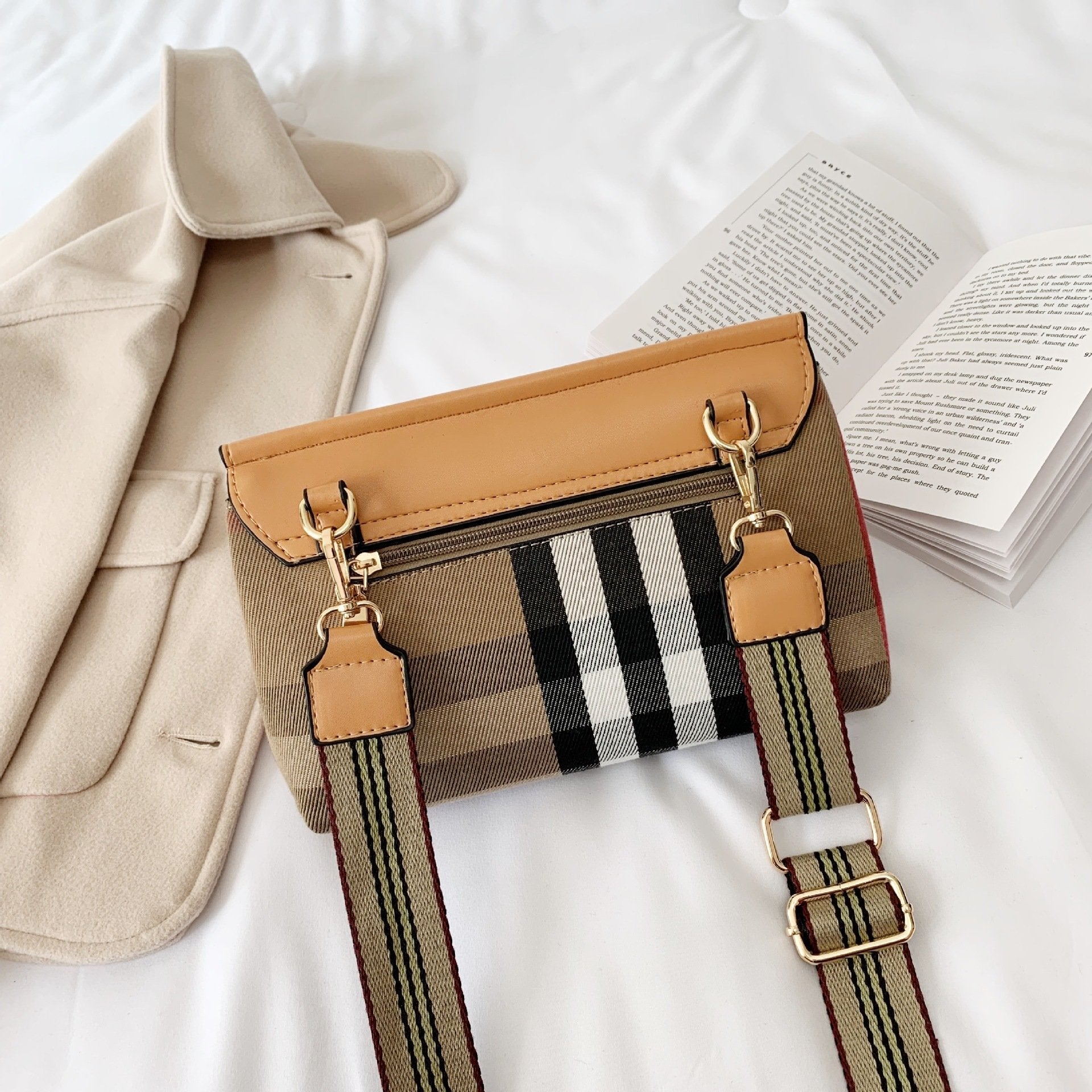 New Fashionable Contrasting Casual Women's Bag 1023121802