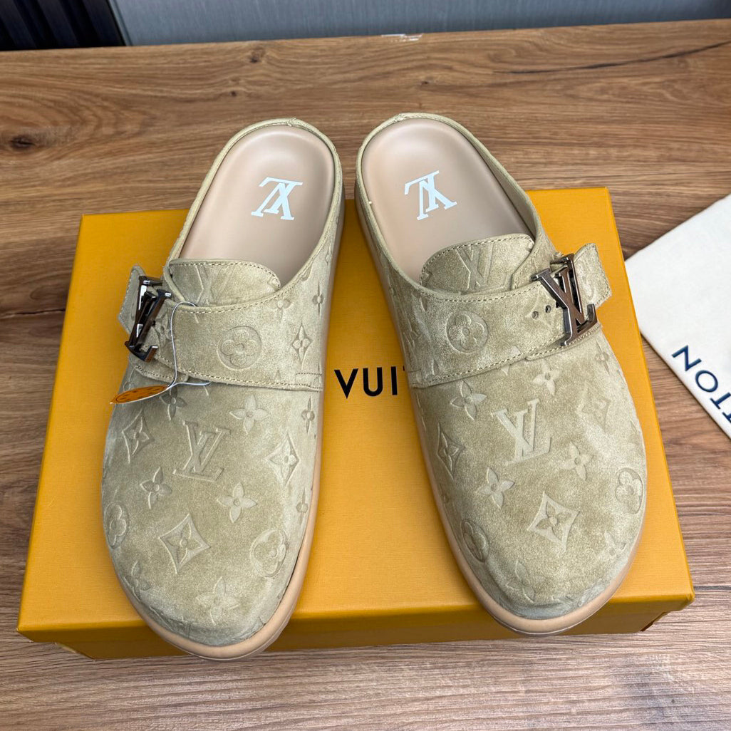 Best-Selling Men's Slippers Are Flying Off the Shelves 1026062219