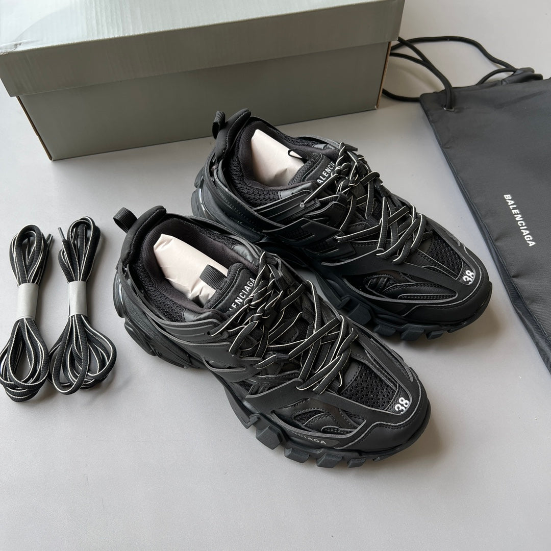 Men's and Women's Sneakers 1026060409