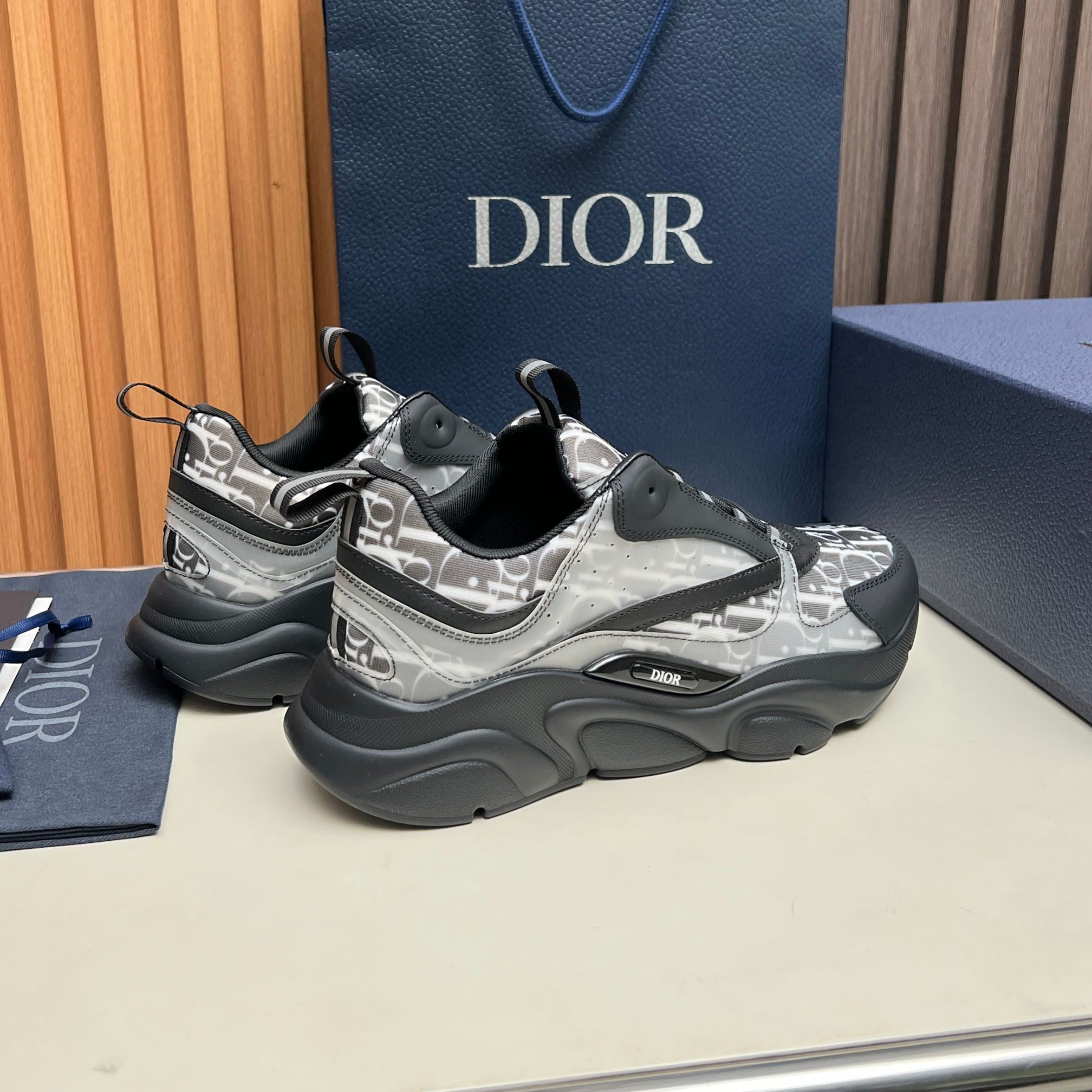 Men's athletic and casual shoes 1026060806