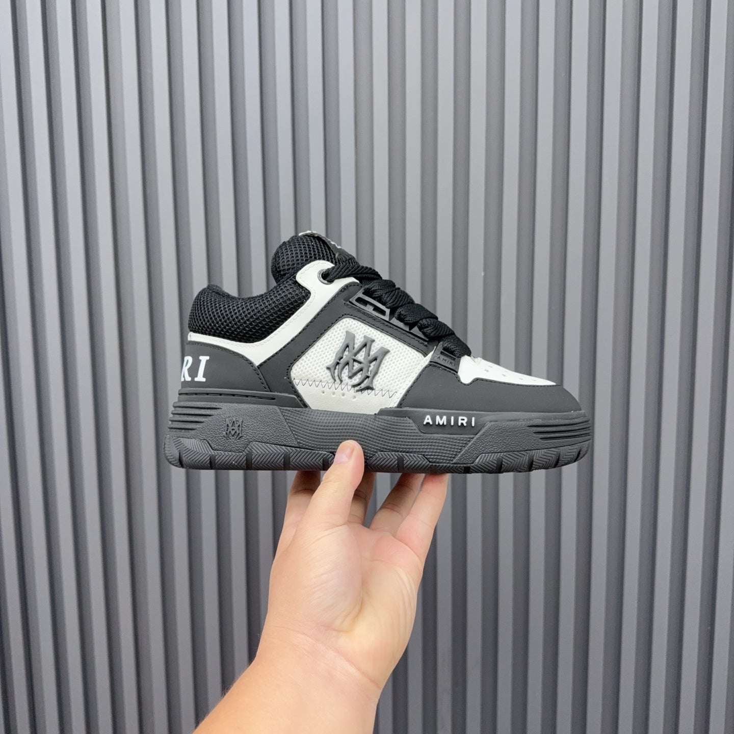 Men's and Women's Leather Sneakers 1026060407