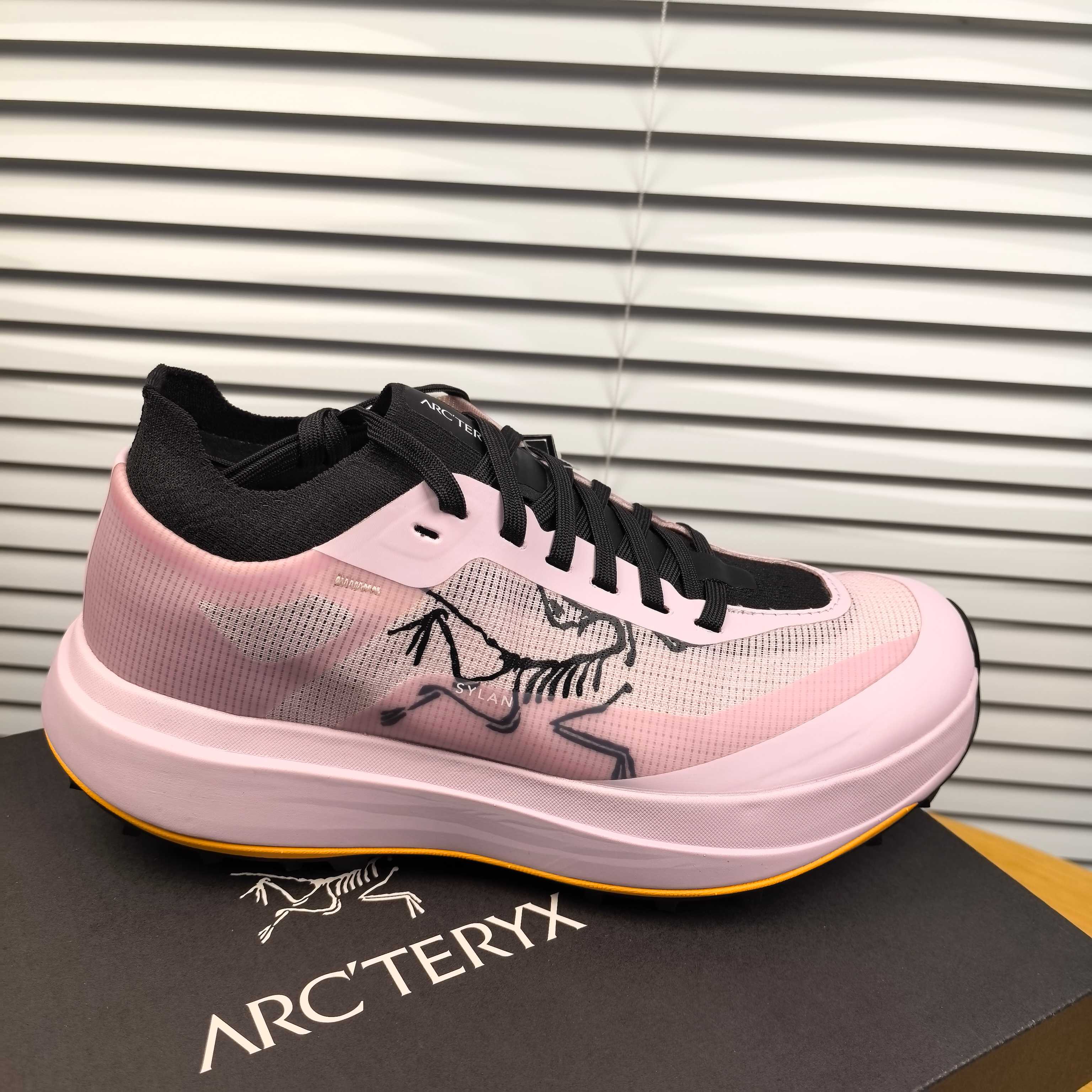 Low-top versatile sneakers 1026042215