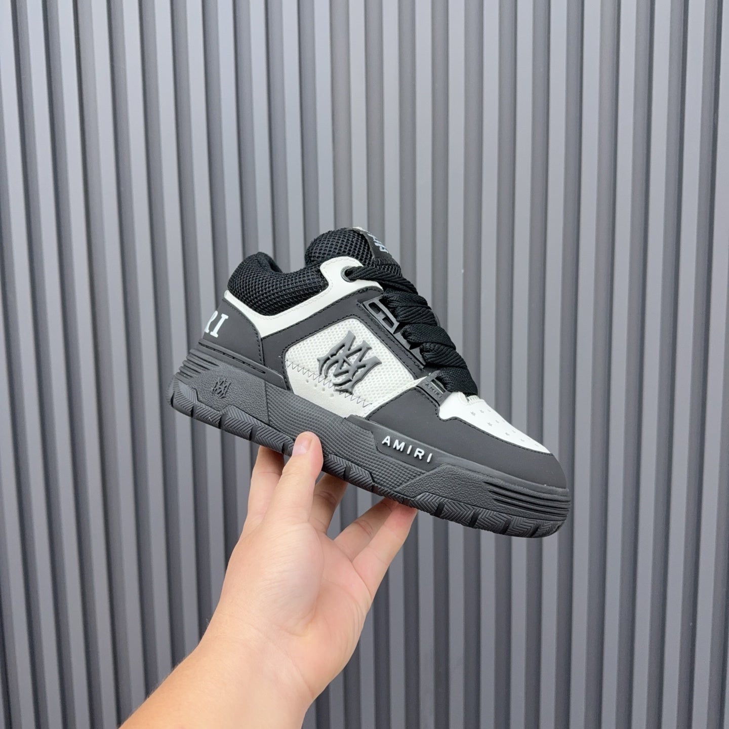 Men's and Women's Leather Sneakers 1026060407