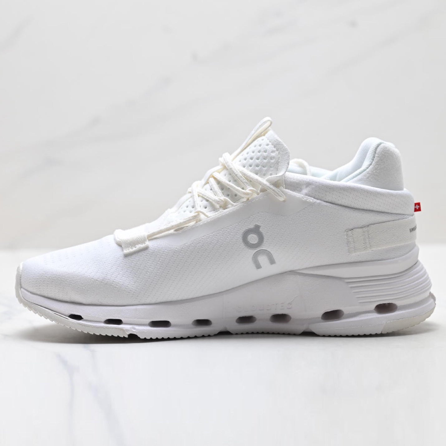 Comfortable and stylish running shoes 1026042313