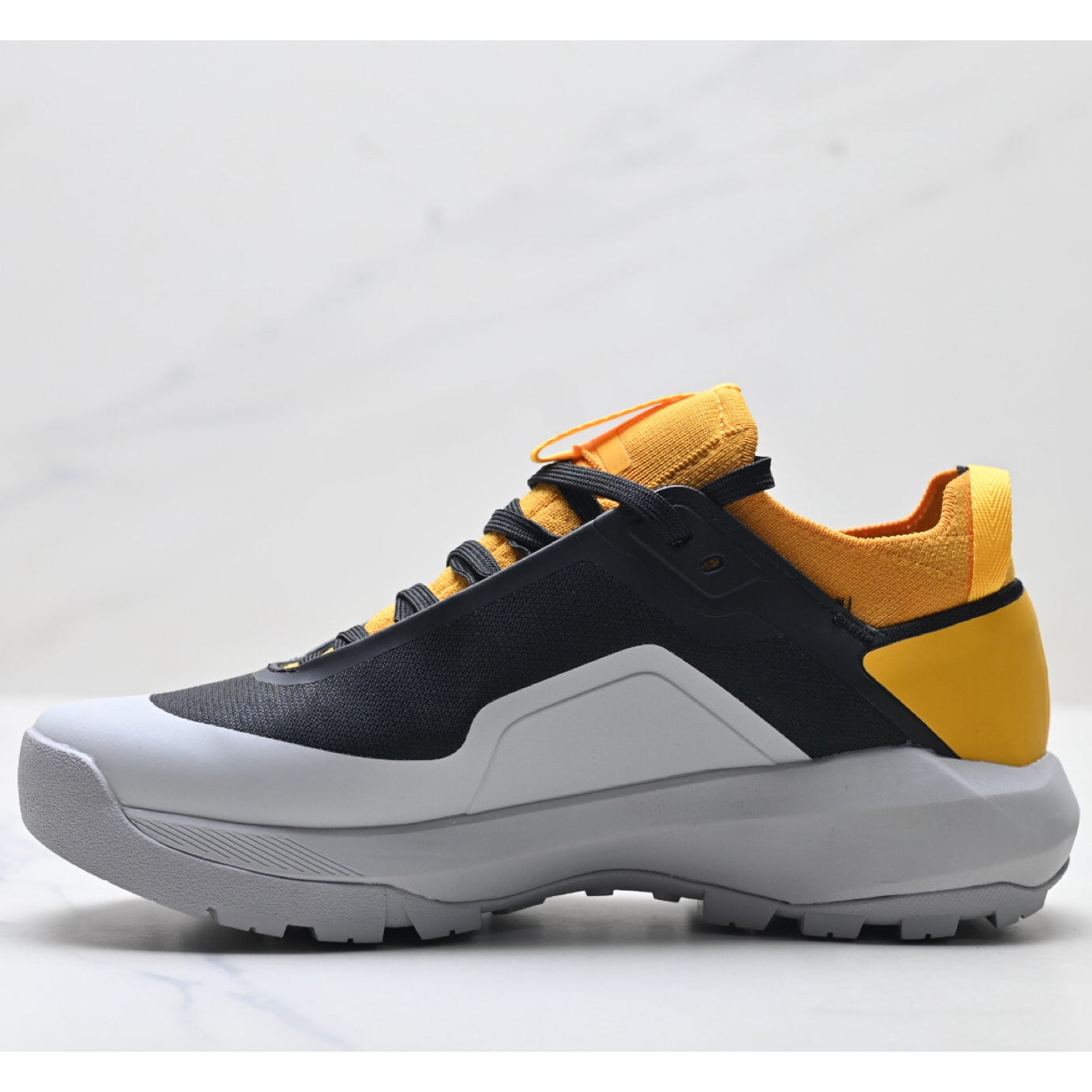 Low-top outdoor running shoes 1026042209