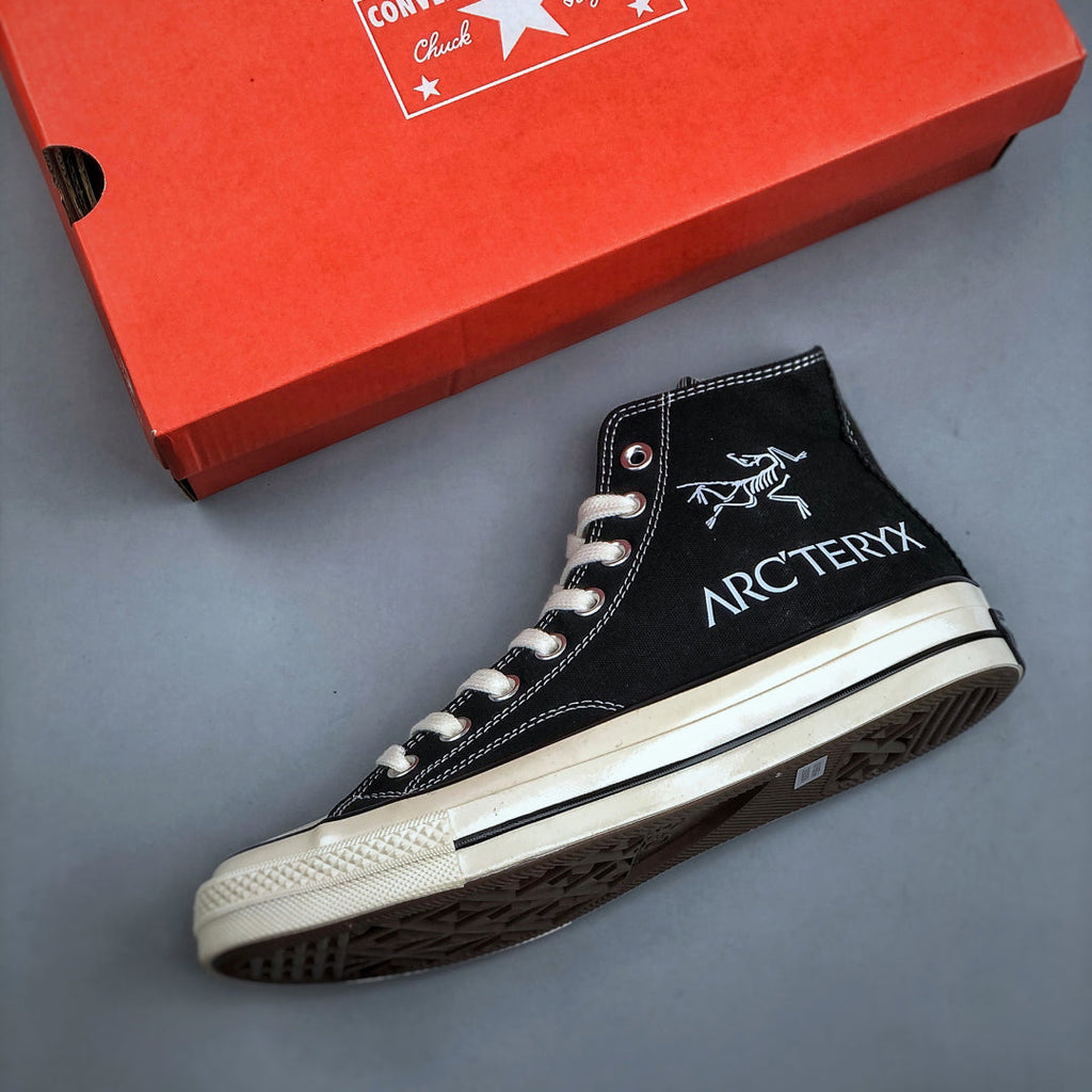 Classic Graffiti Limited Edition Canvas Sneakers 1026042206