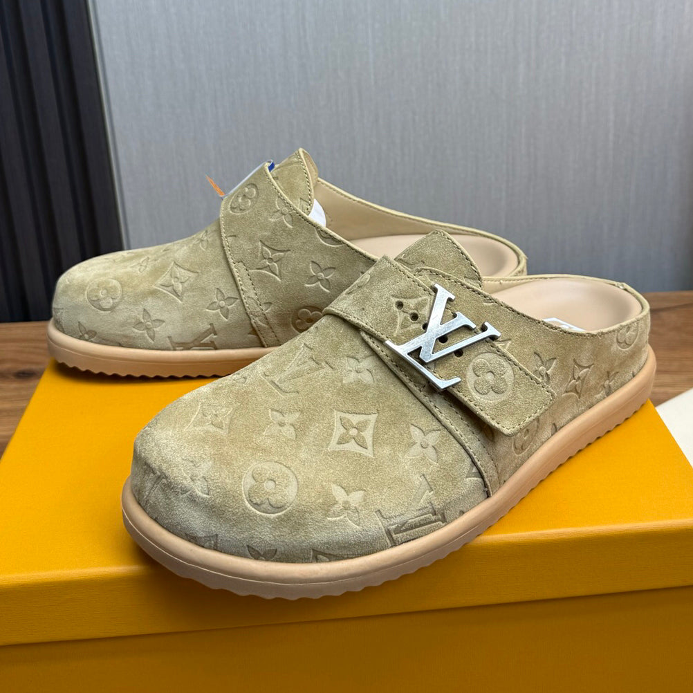 Best-Selling Men's Slippers Are Flying Off the Shelves 1026062219