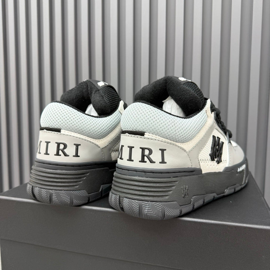 Men's and Women's Leather Sneakers 1026060405