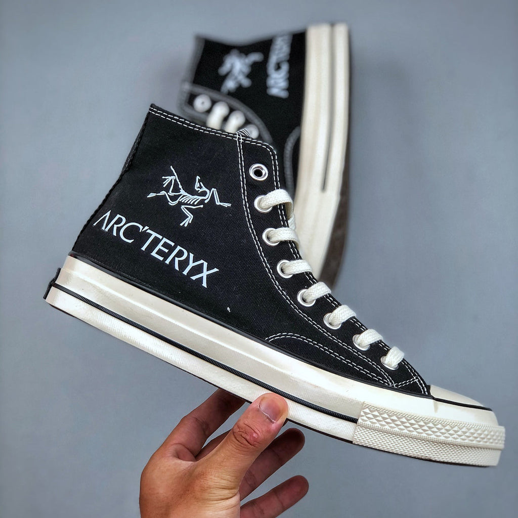 Classic Graffiti Limited Edition Canvas Sneakers 1026042206