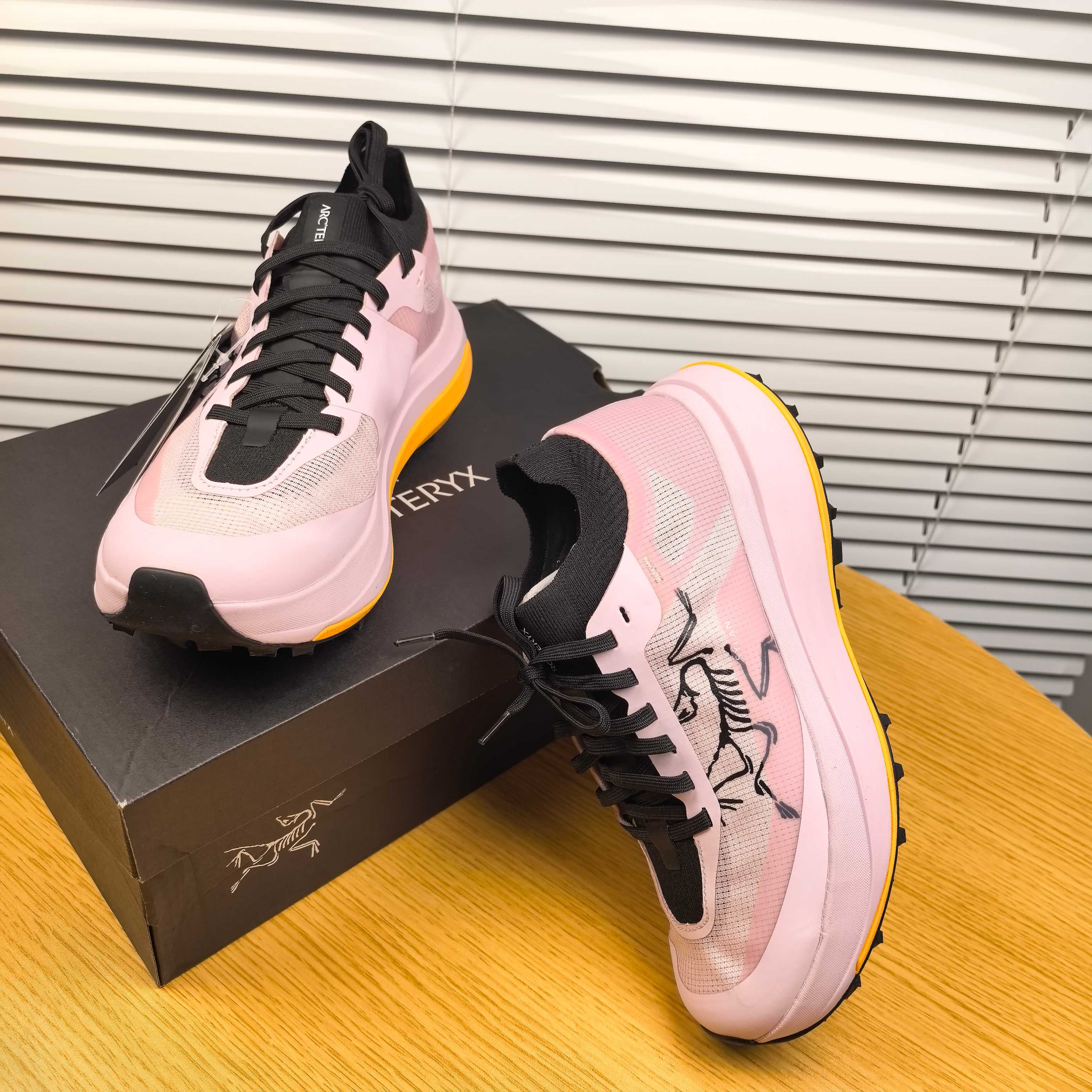 Low-top versatile sneakers 1026042215