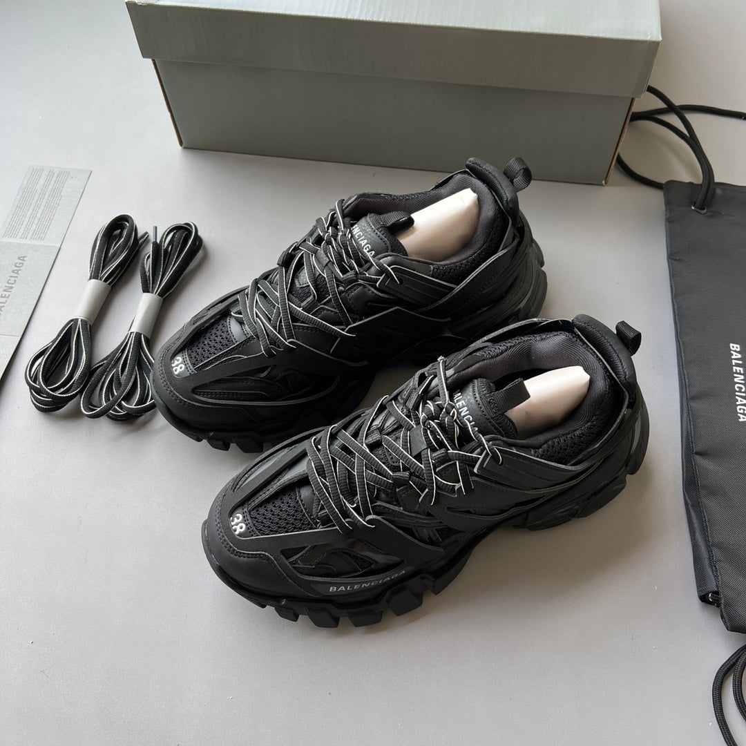 Men's and Women's Sneakers 1026060409