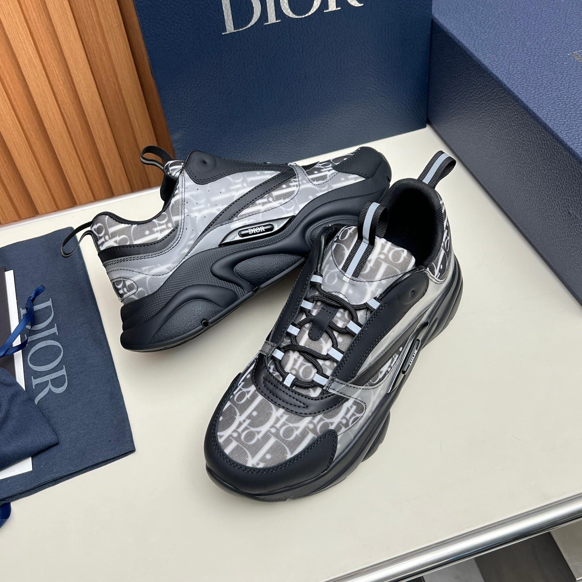 Men's athletic and casual shoes 1026060806