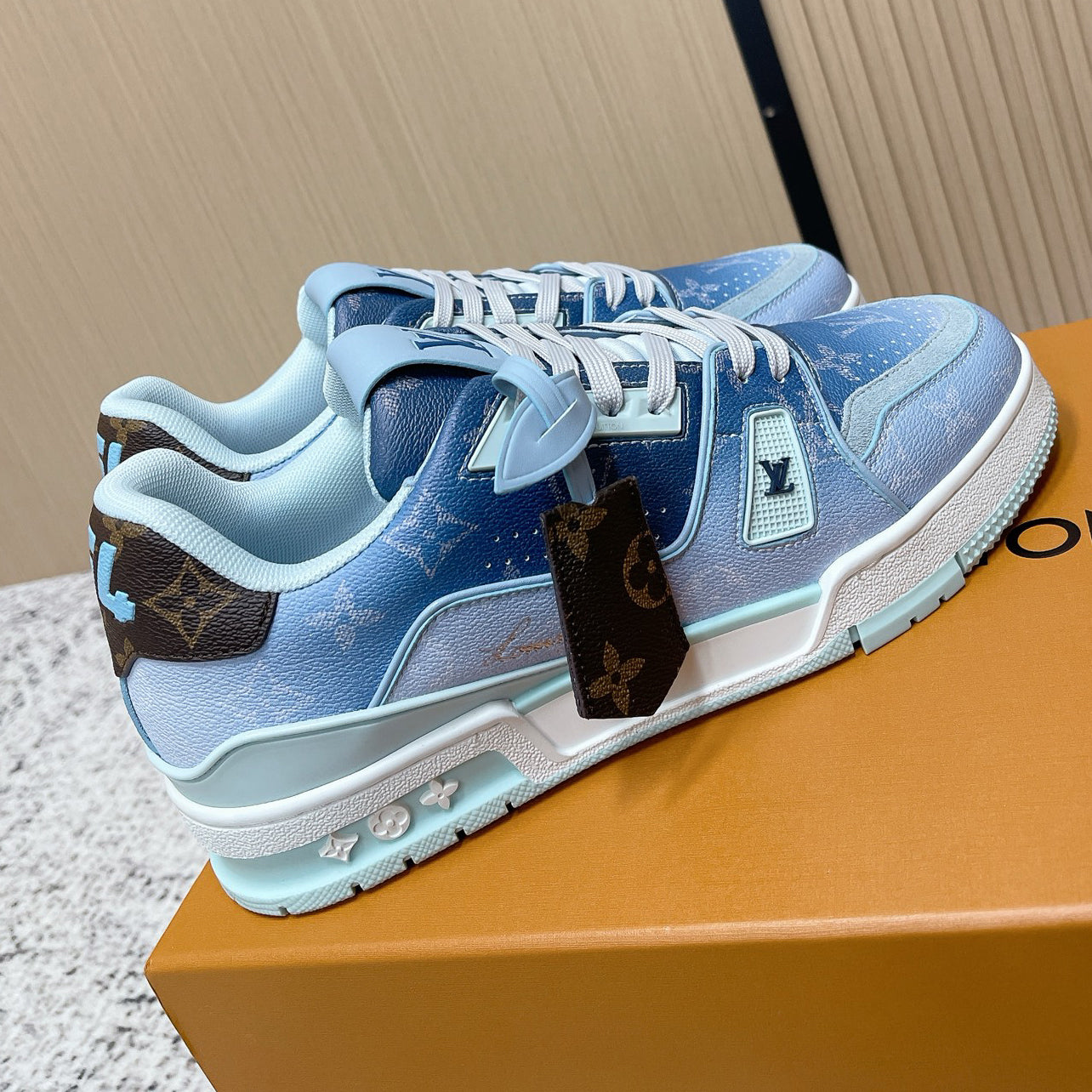 Classic Couple's Sneakers 1026060502