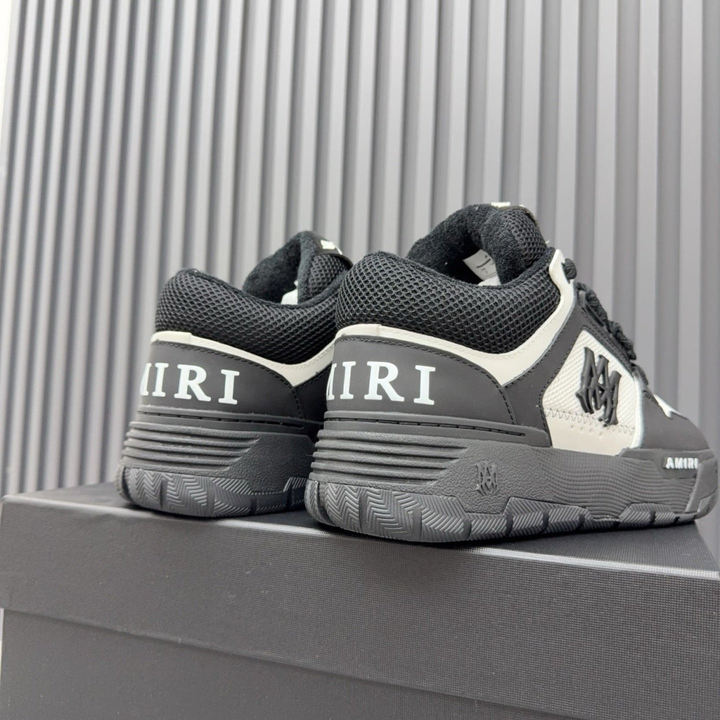 Men's and Women's Leather Sneakers 1026060407