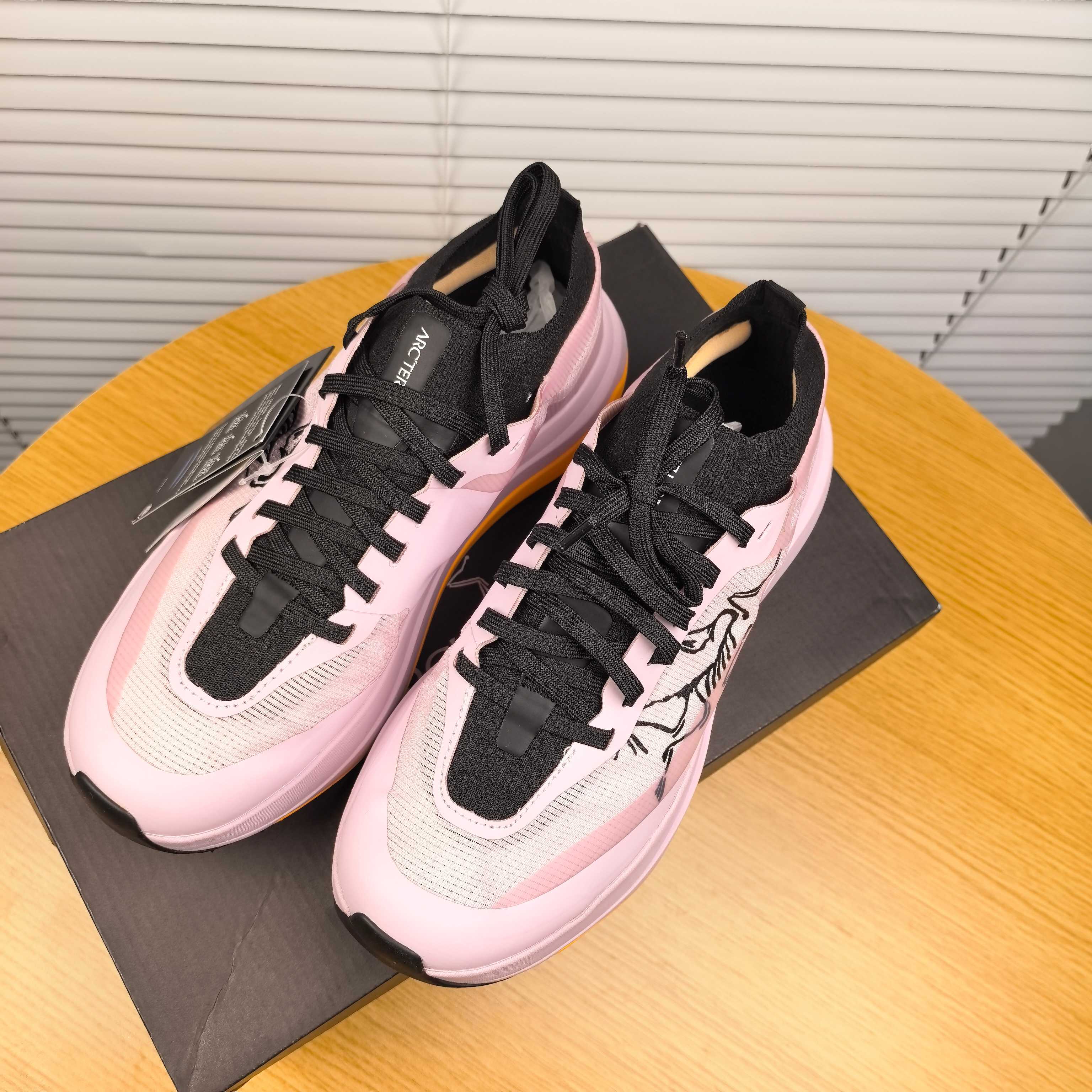 Low-top versatile sneakers 1026042215