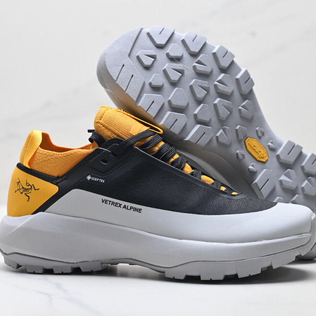 Low-top outdoor running shoes 1026042209