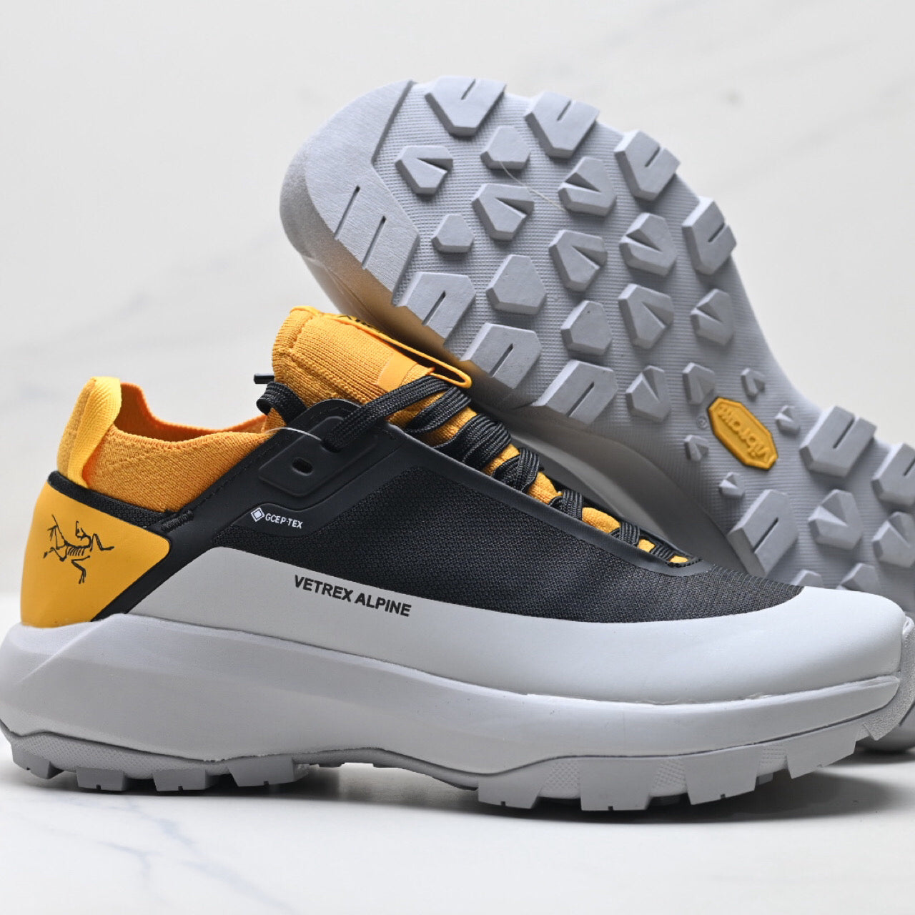 Low-top outdoor running shoes 1026042209