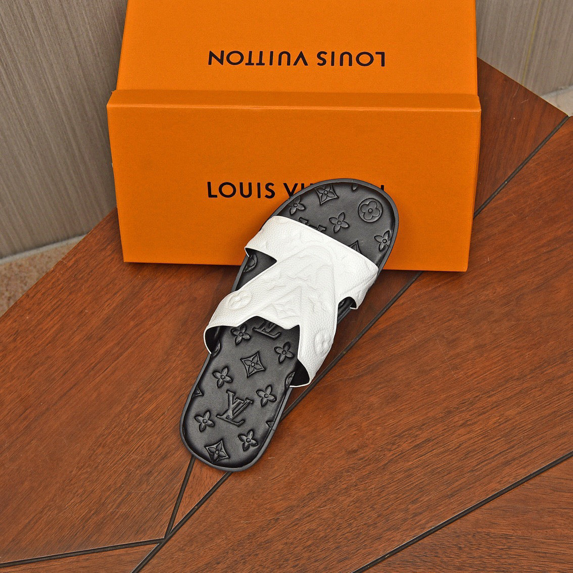 Casual and Comfortable Men's Slippers 1026060817