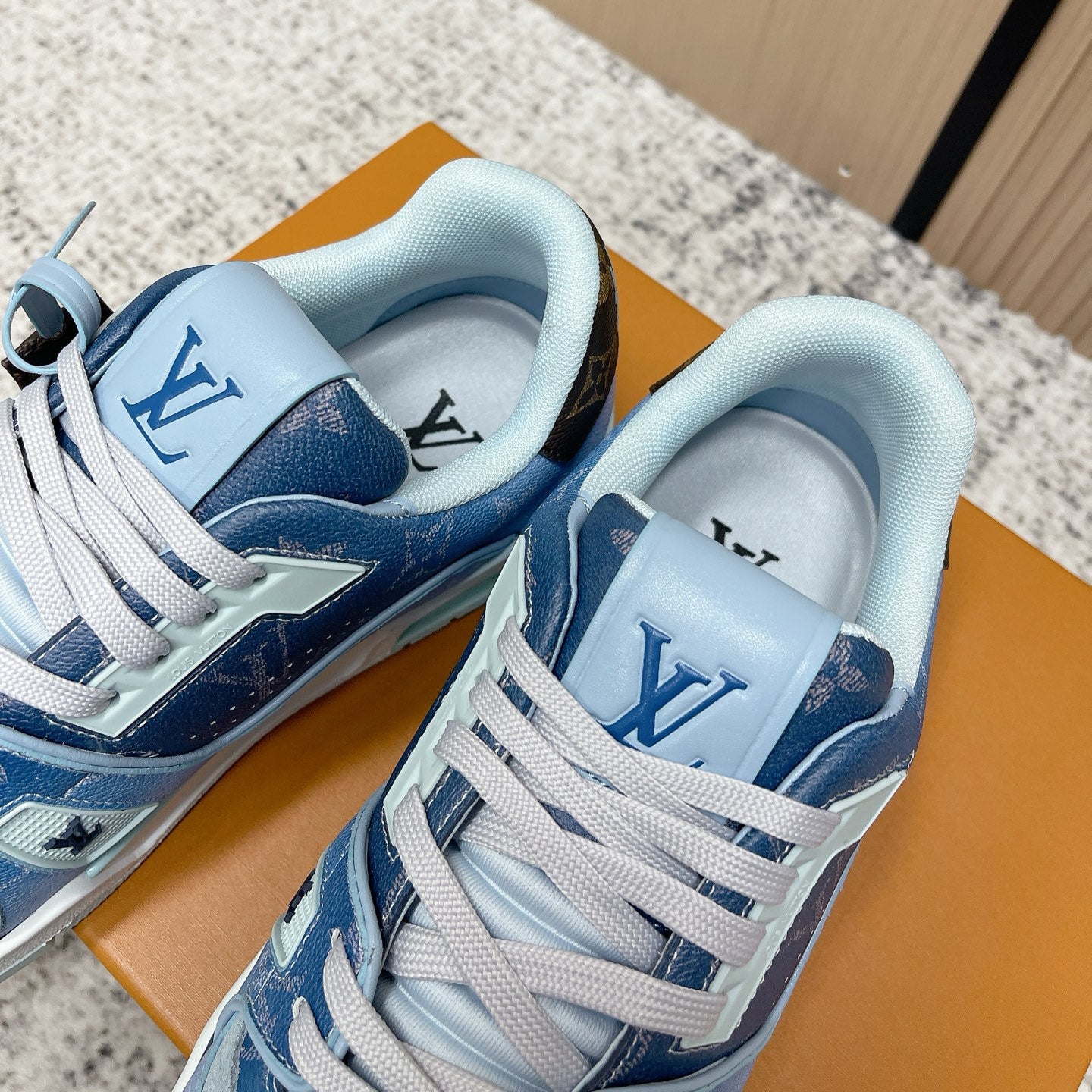 Classic Couple's Sneakers 1026060502