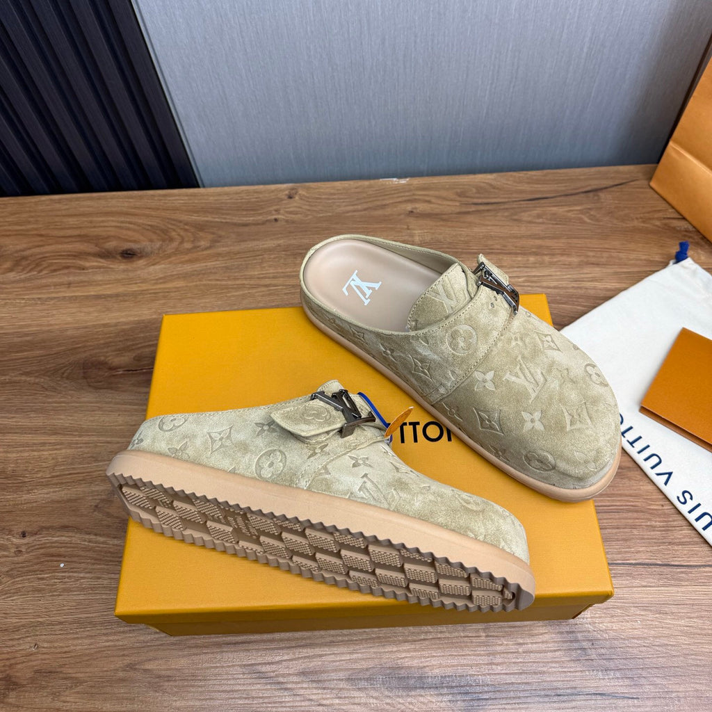 Best-Selling Men's Slippers Are Flying Off the Shelves 1026062219