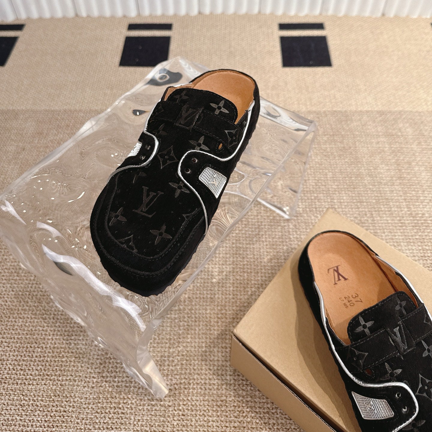Classic Retro Boken Toe-Covered Sandals 1026062311