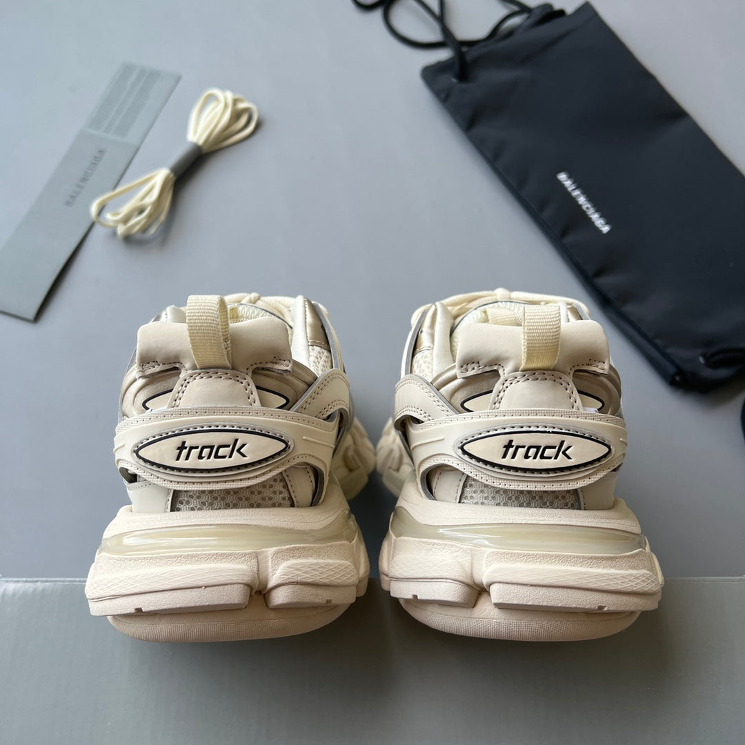 Men's and Women's Sneakers 1026060410