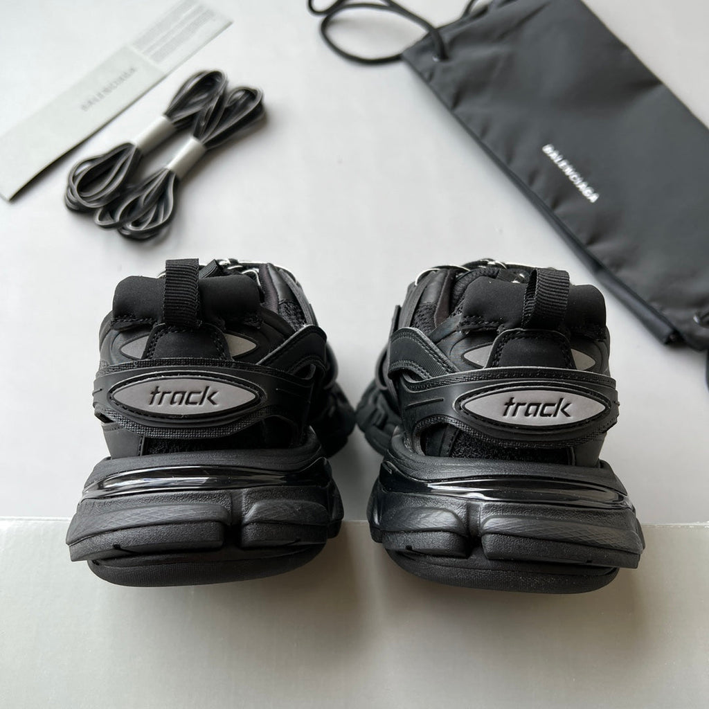 Men's and Women's Sneakers 1026060409