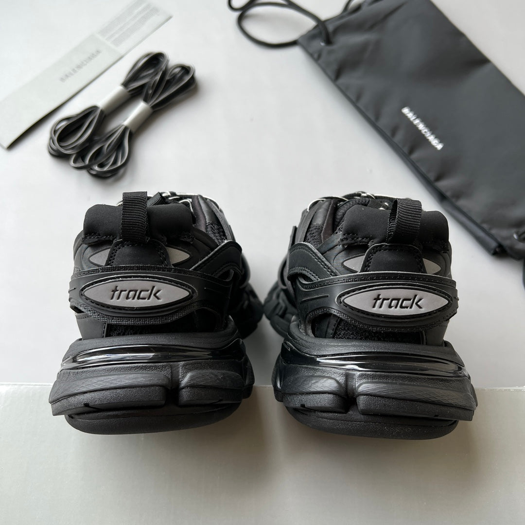 Men's and Women's Sneakers 1026060409