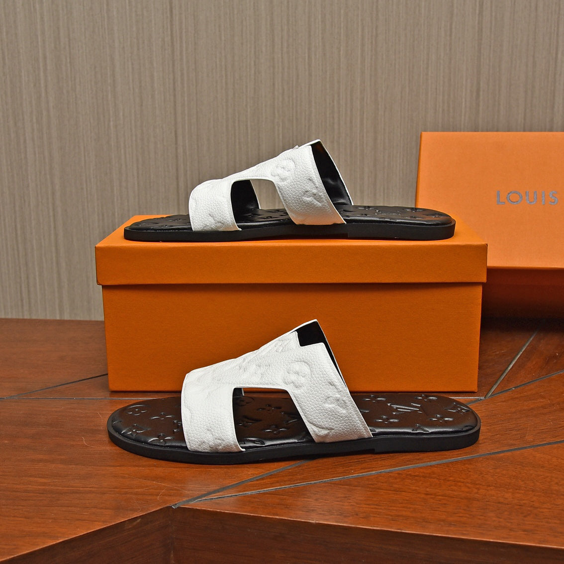 Casual and Comfortable Men's Slippers 1026060817