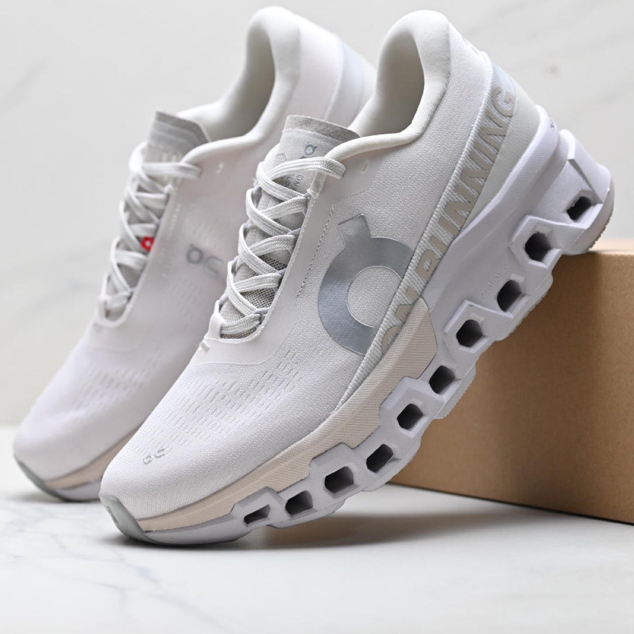 Comfortable and stylish running shoes 1026042315