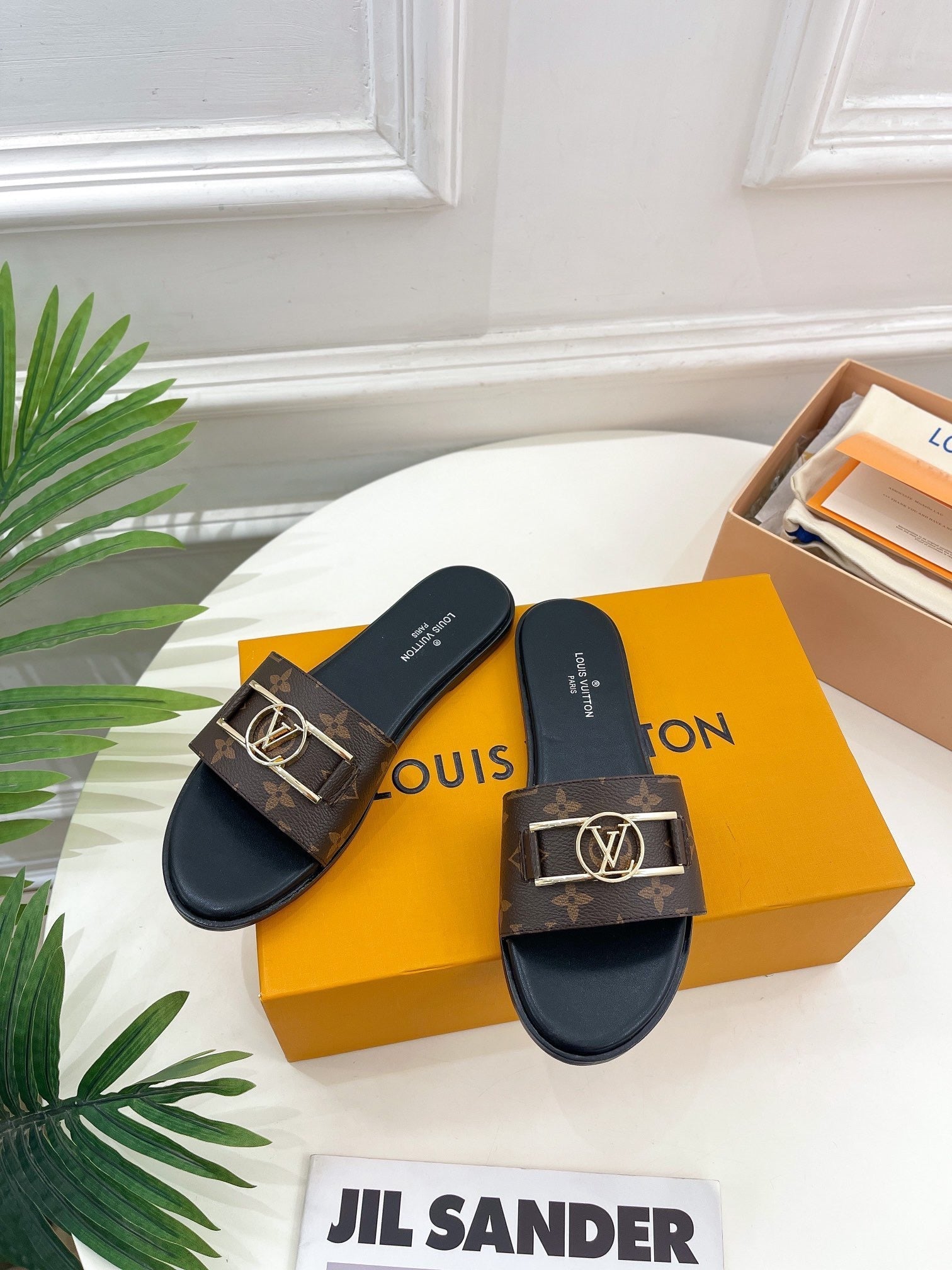Women's classic versatile one-button slippers XJ10032211