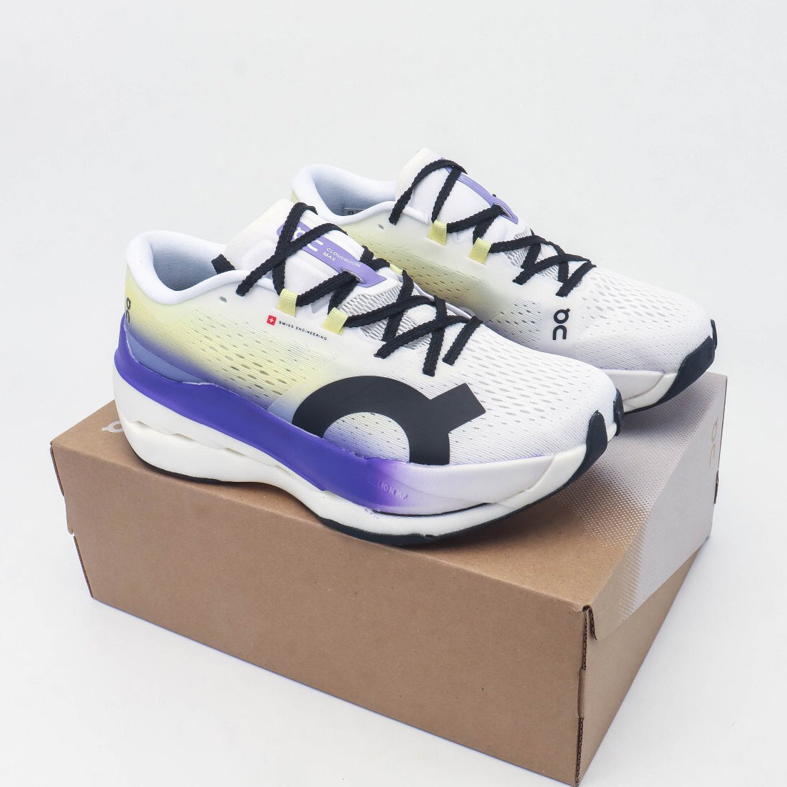 Comfortable and stylish running shoes 1026042311