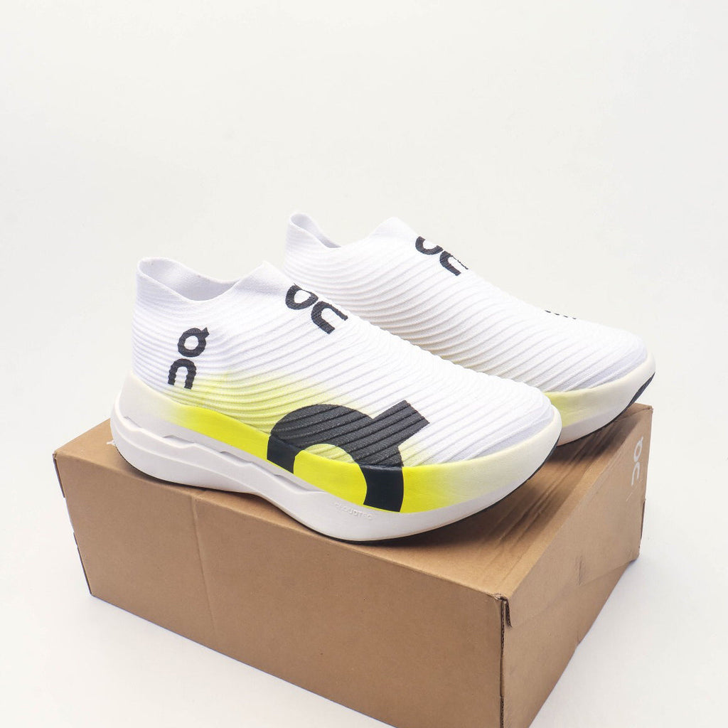 New Ultra-Lightweight and Breathable Running Shoes 1026042310