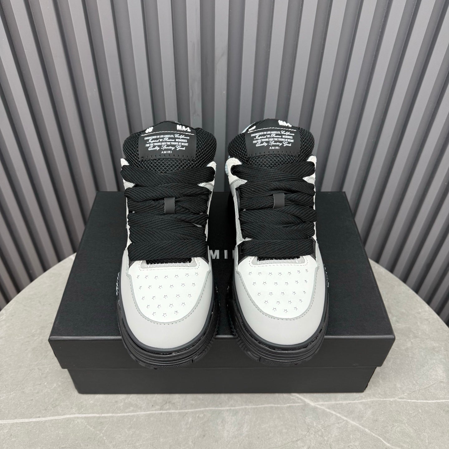 Men's and Women's Leather Sneakers 1026060405