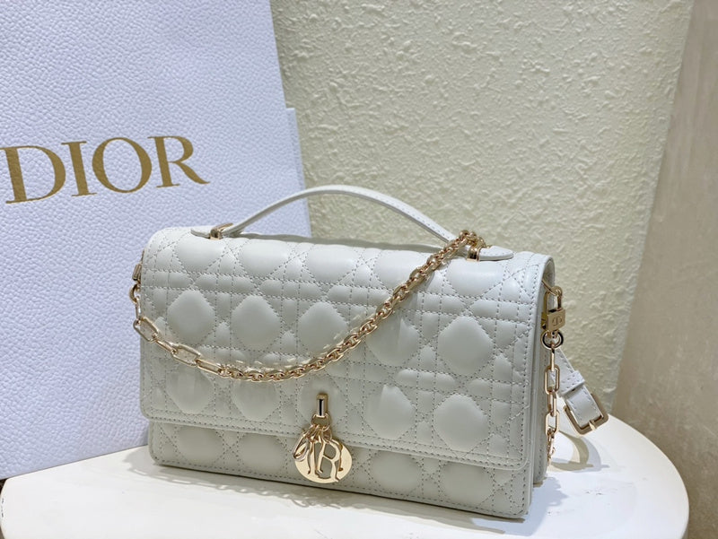New leather handbags in five colors X083001